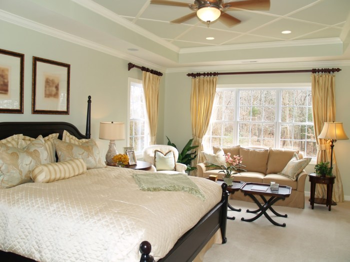 How to decorate sitting room in master bedroom