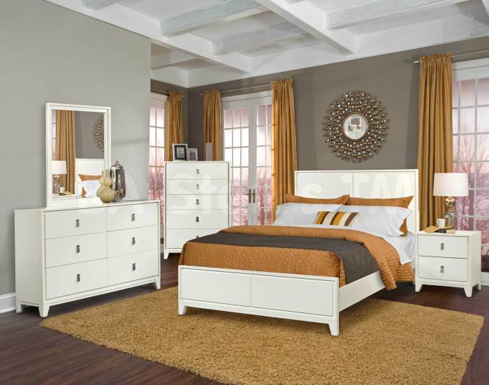 How to decorate a bedroom with wood furniture