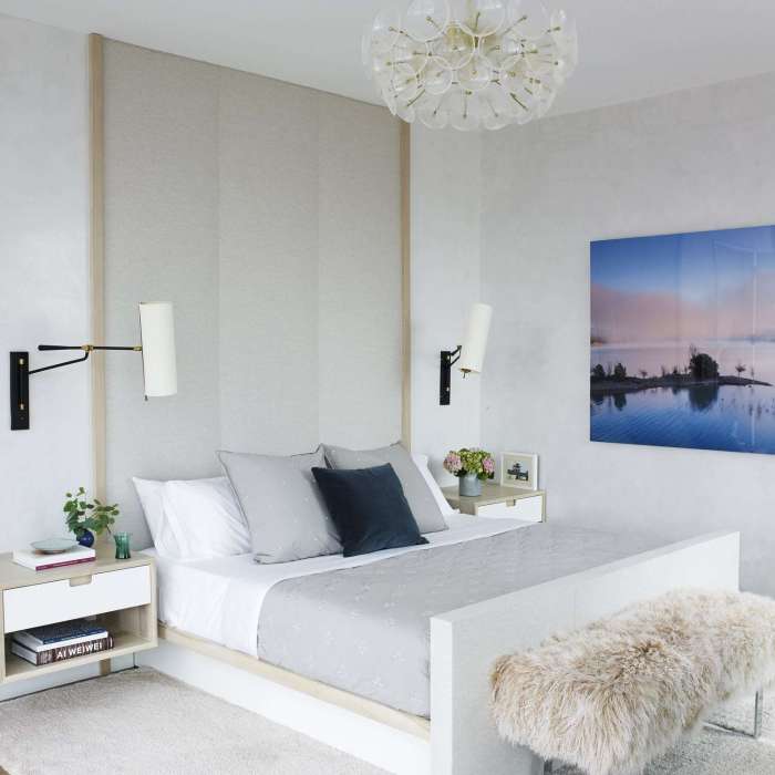 How to decorate empty bedroom wall minimalist