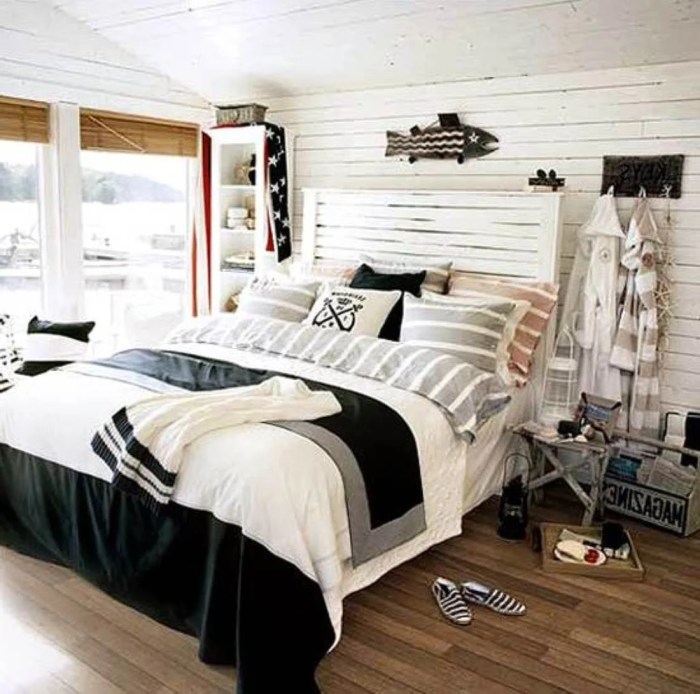 How to decorate a nautical bedroom