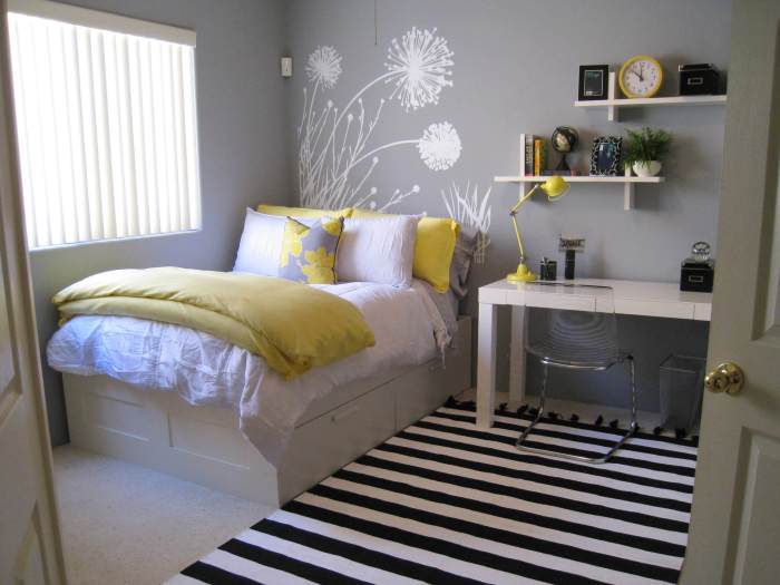 How to decorate a small square bedroom