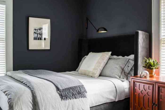 How to decorate a bedroom with grey walls