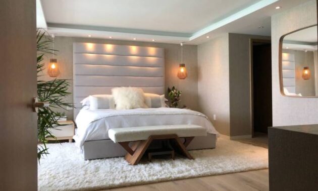 How to decorate a bedroom with two doors