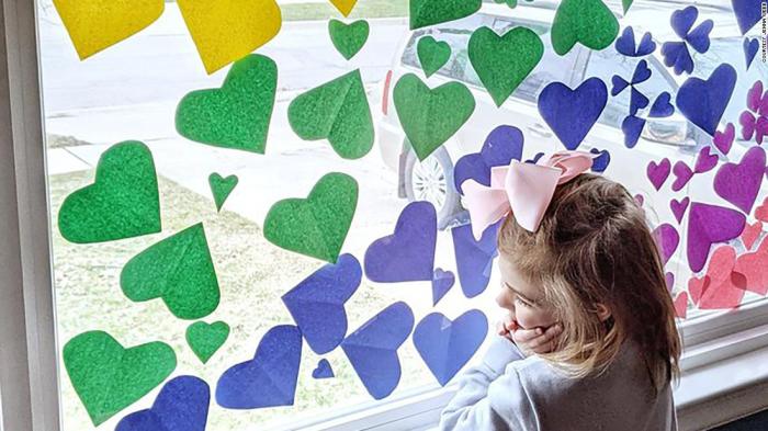 How to decorate windows with hearts