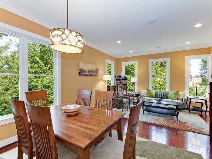 How to decorate a kitchen dining room combo